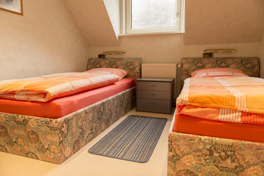 Ferienwohnung Burg Eltz Трейс-Карден Стая снимка