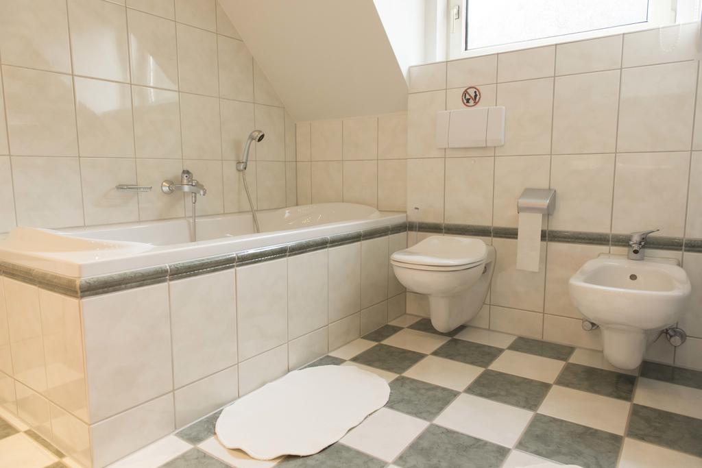 Ferienwohnung Burg Eltz Трейс-Карден Стая снимка